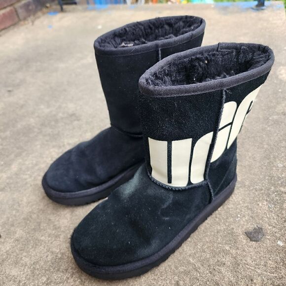 UGG BOOTS - Womens Shoes - SIZE 6 - Picture 3 of 9